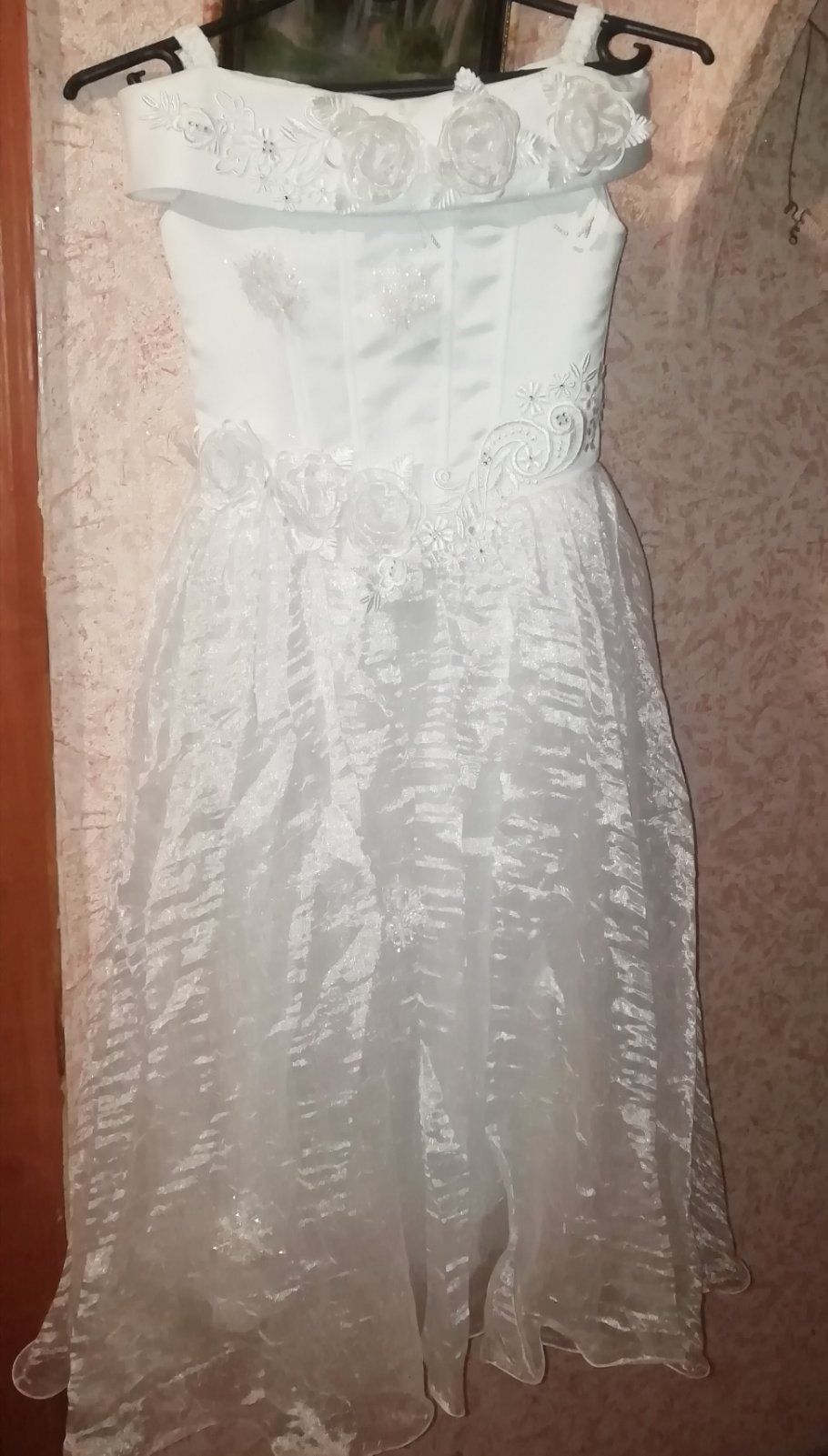 Платье белое бальное +декор в волосся