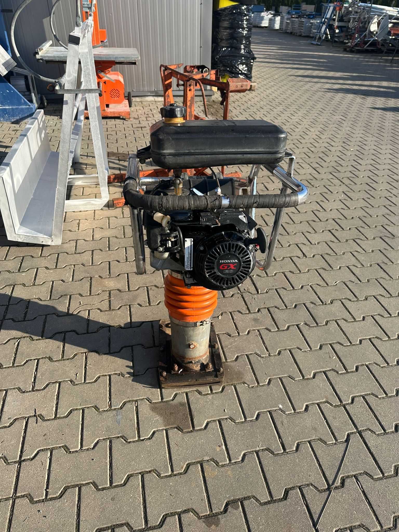 Skoczek gruntu ubijak wibracyjny BELLE RT66 R.2006/2012 Zagęszczarka