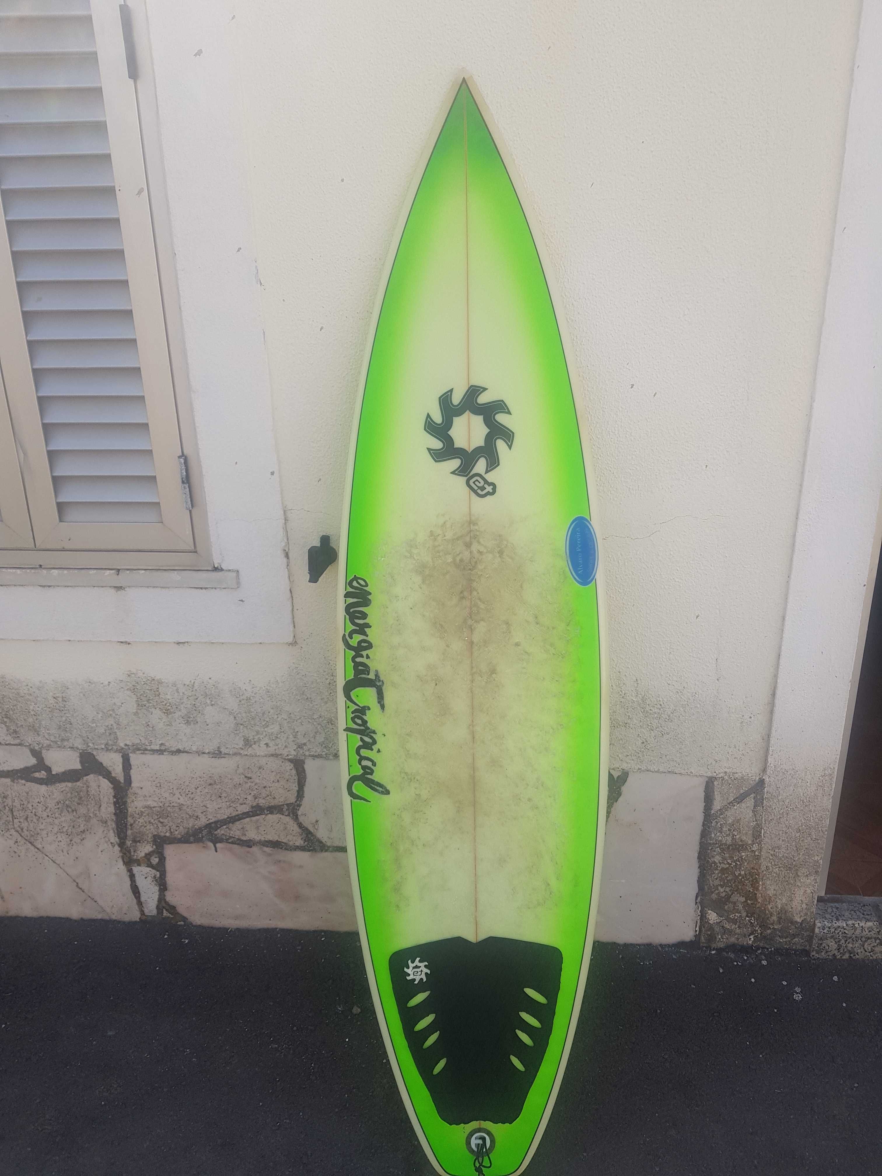 Prancha de surf em bom estado