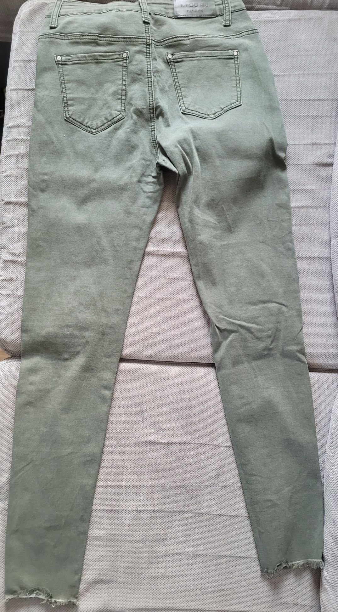 Spodnie jeans 42