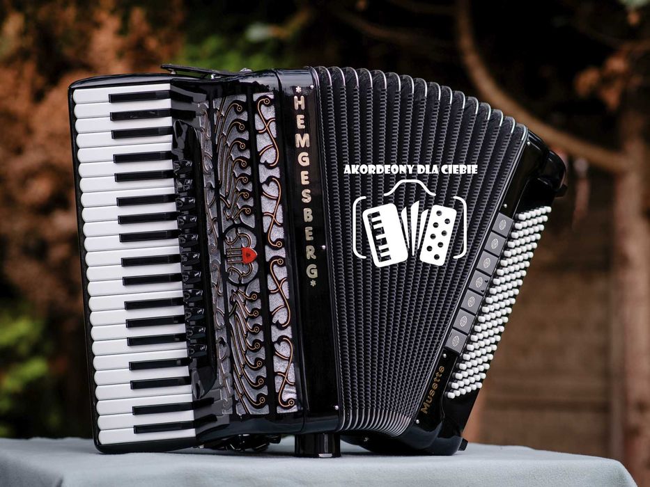 Akordeon Włoski Hemgesberg  ( Borsini ) 120 basów 4 chóry  Musette