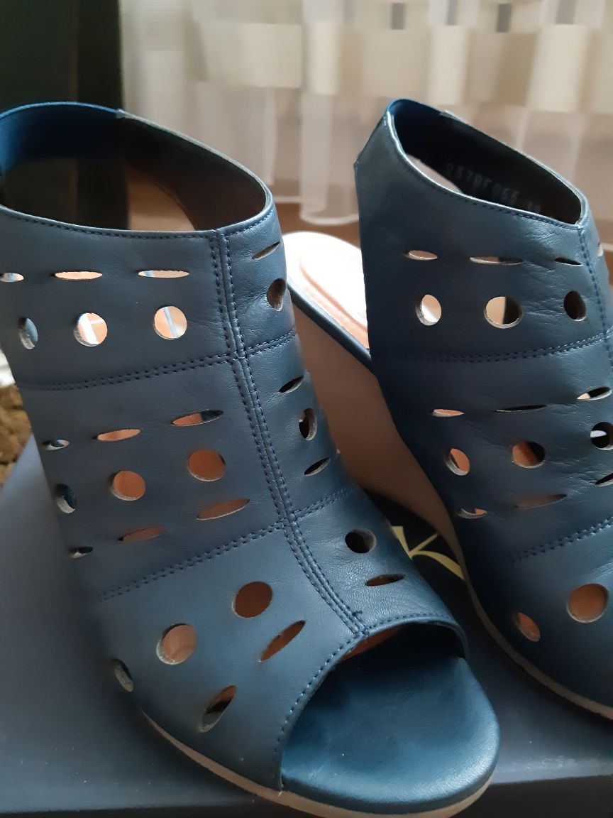 Sprzedam buty sandały na koturnie Ryłko rozm. 39