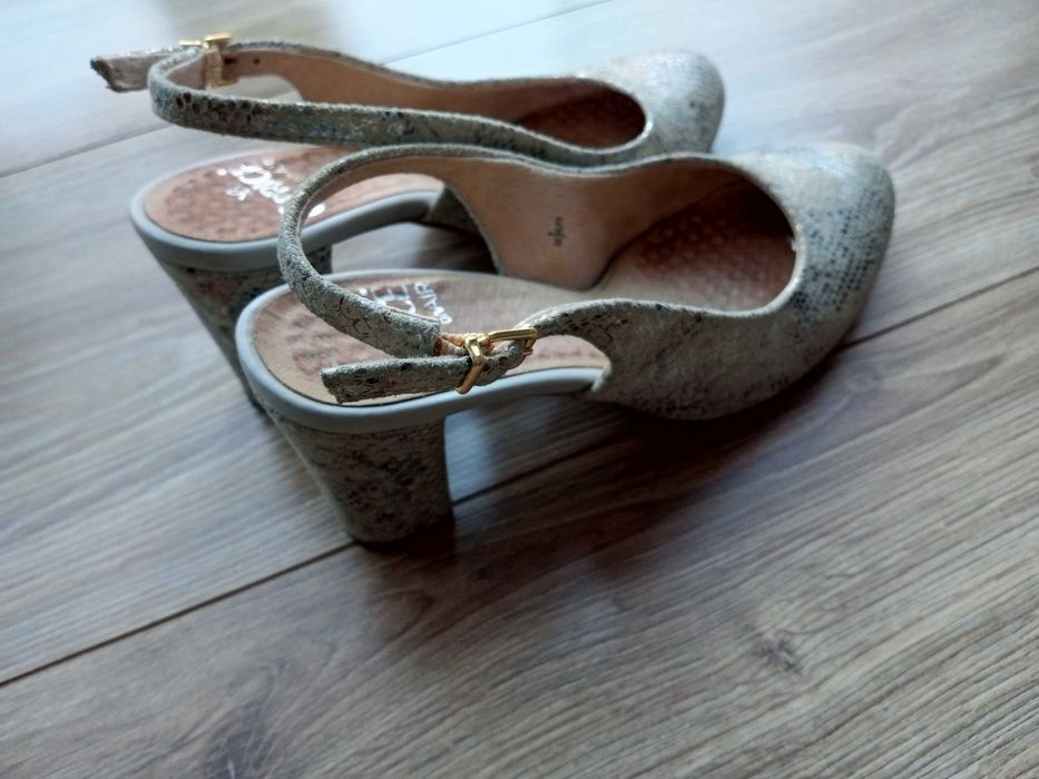Buty na obcasie Caprice