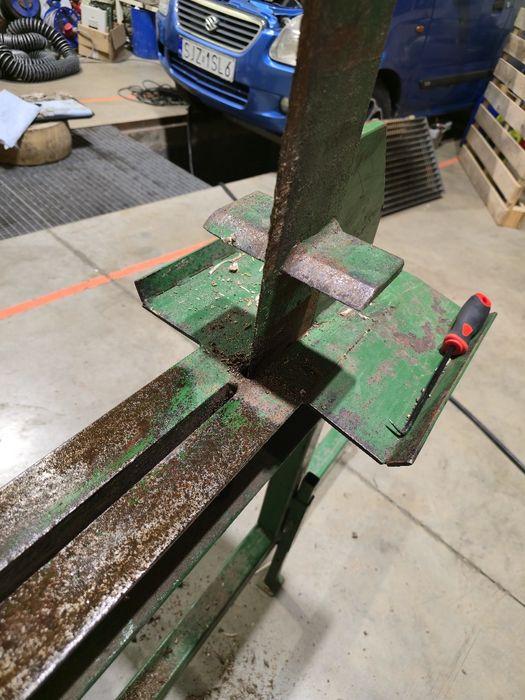Łuparka rębak drewna  20 Ton hydrauliczna  380V 4000W