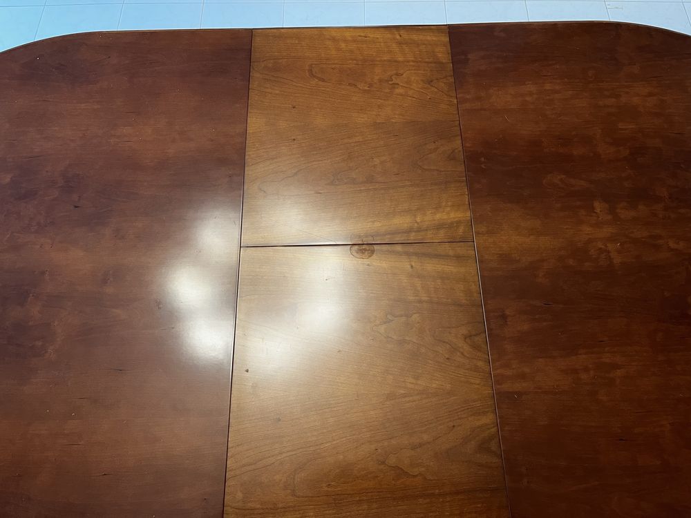 Conjunto Mesa extensivel + 6 cadeiras em madeira
