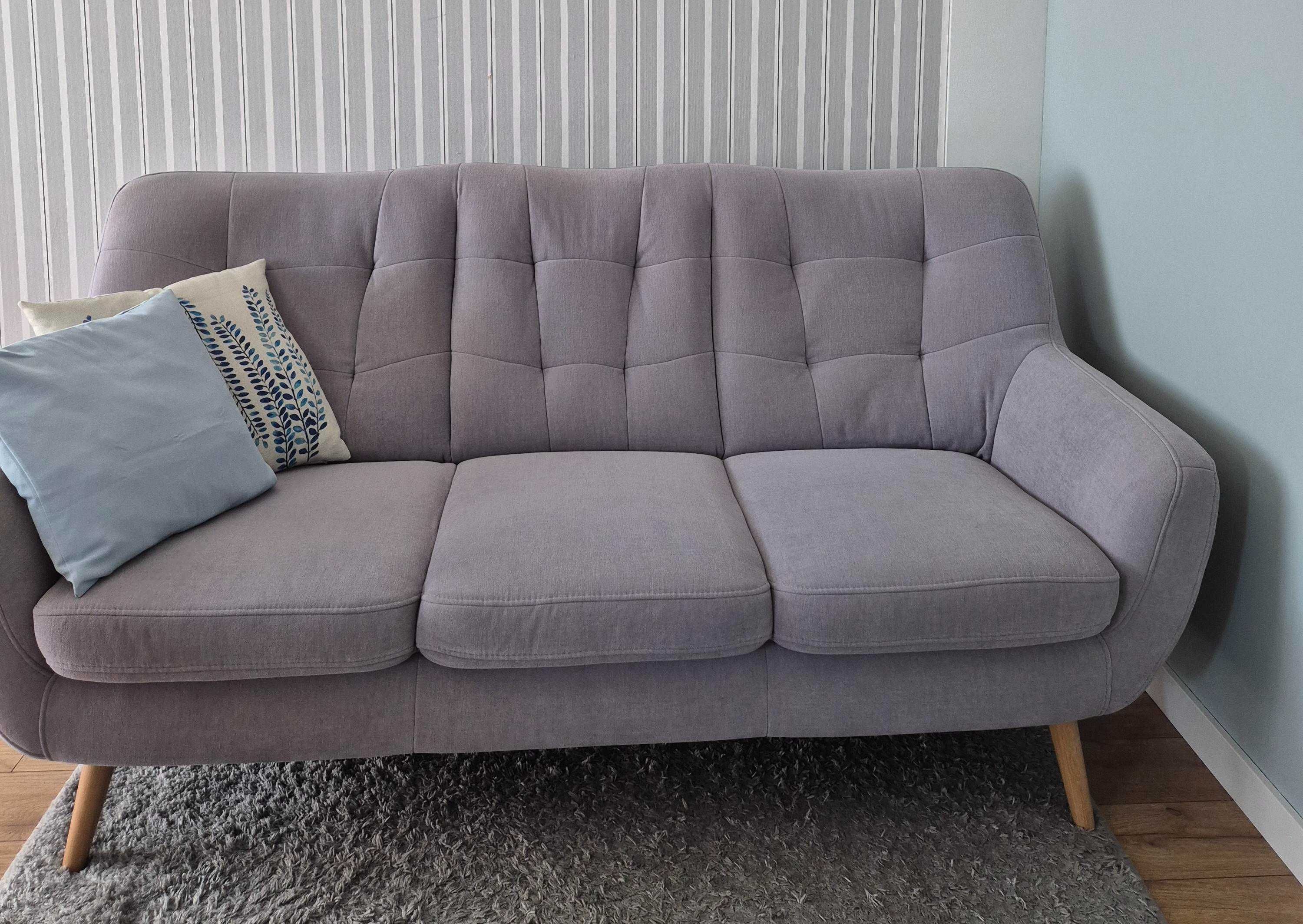 SOFA  SCANDI na nóżkach.
