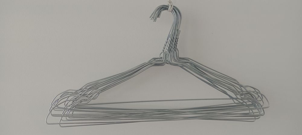 Wieszaki metalowe 28 sztuk