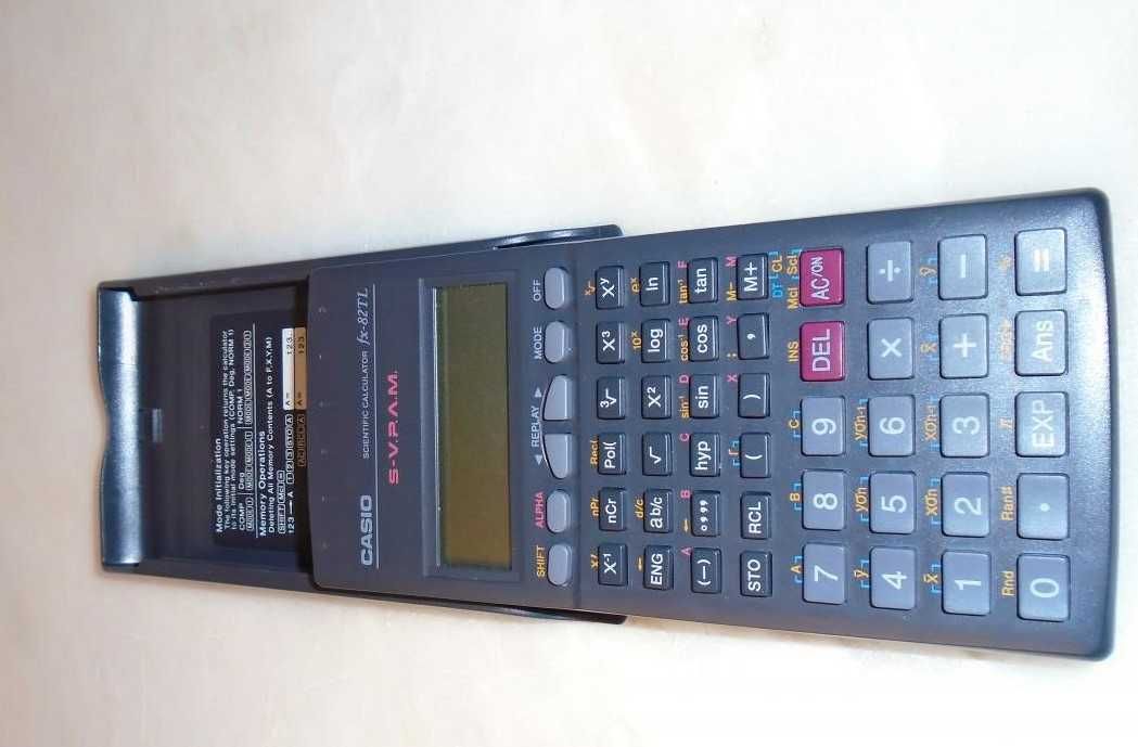 Máquina de Calculadora Cientifica (Casio)-Fx-82TL