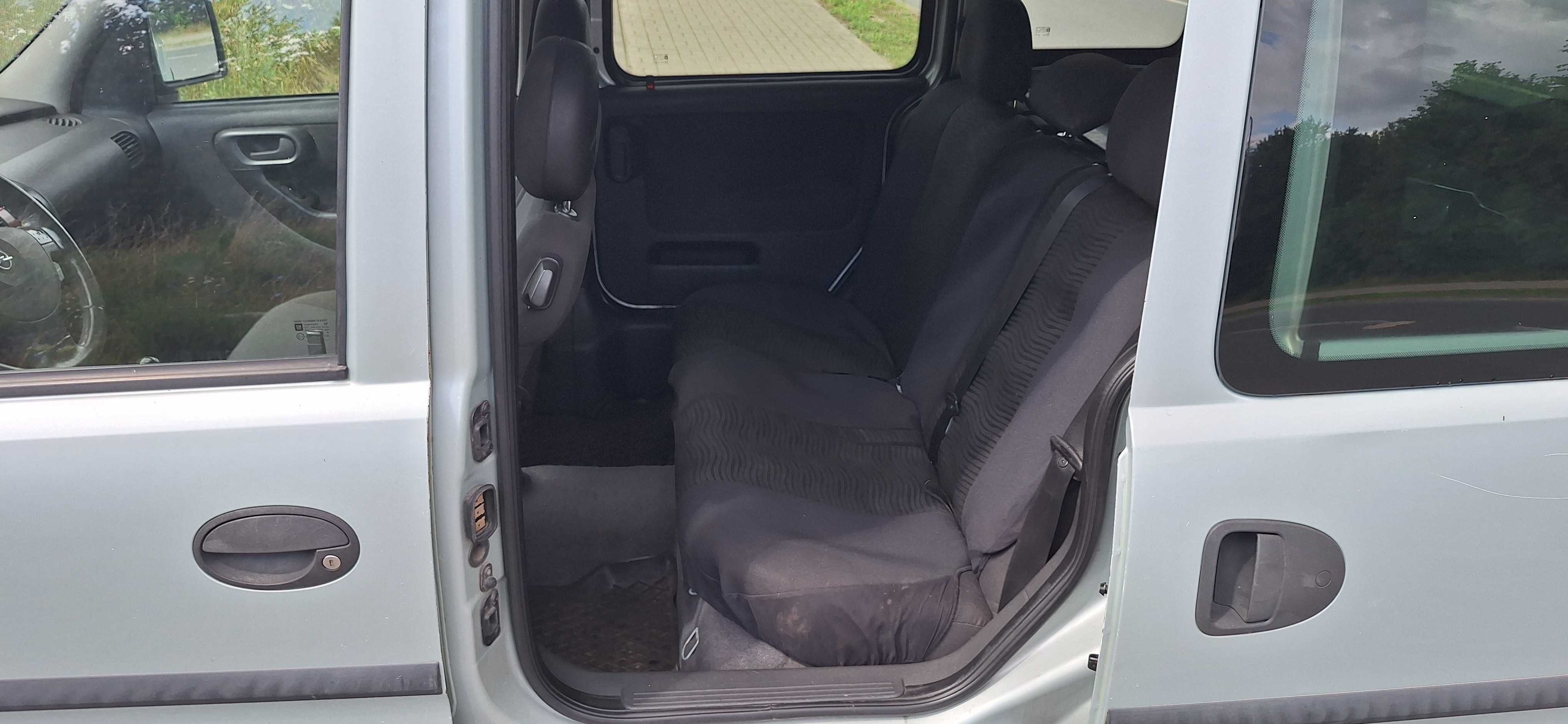 samochód osobowy Opel Combo