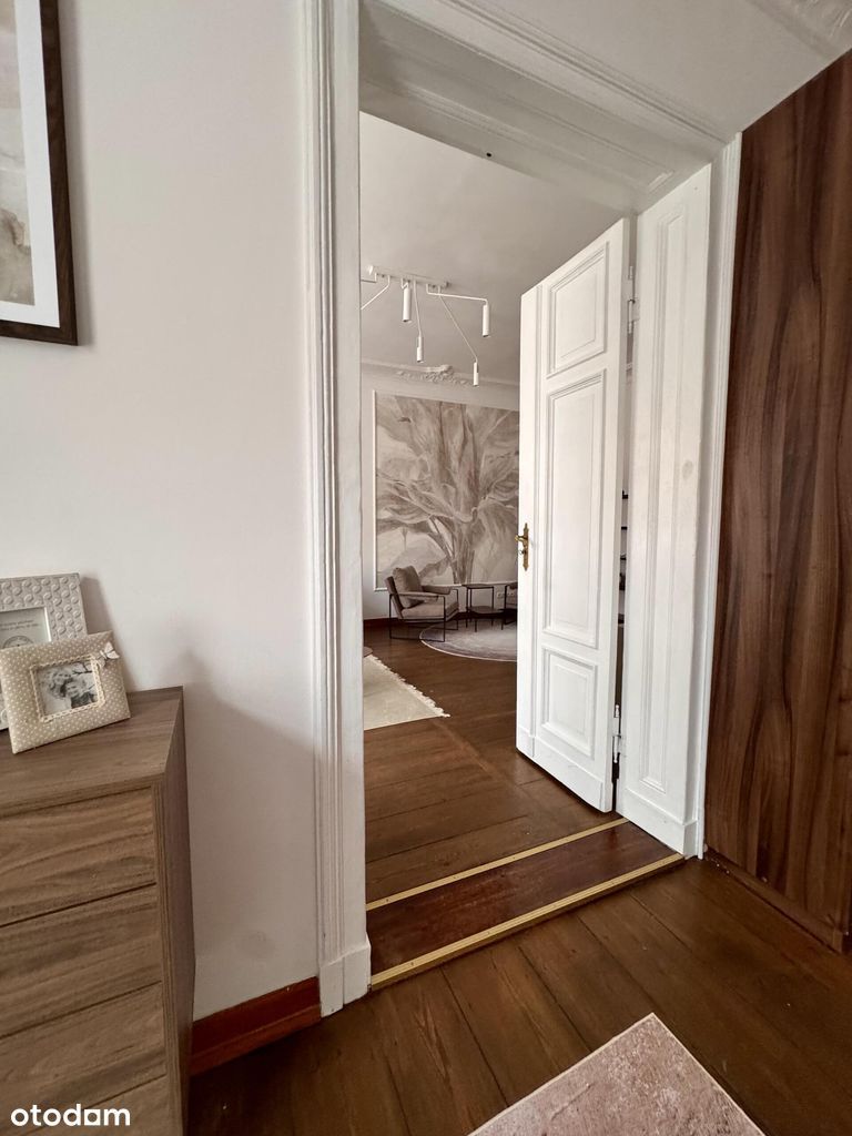 Przestronny, w pełni urządzony apartament w centru