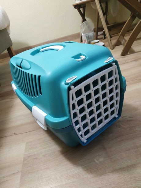 Transportador, recipiente para um gato Переноска пластиковая