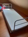 Metalowe łóżko - Ikea