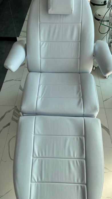 Sprzedam elektryczny fotel kosmetyczny Bologna BG-228-4 biały.