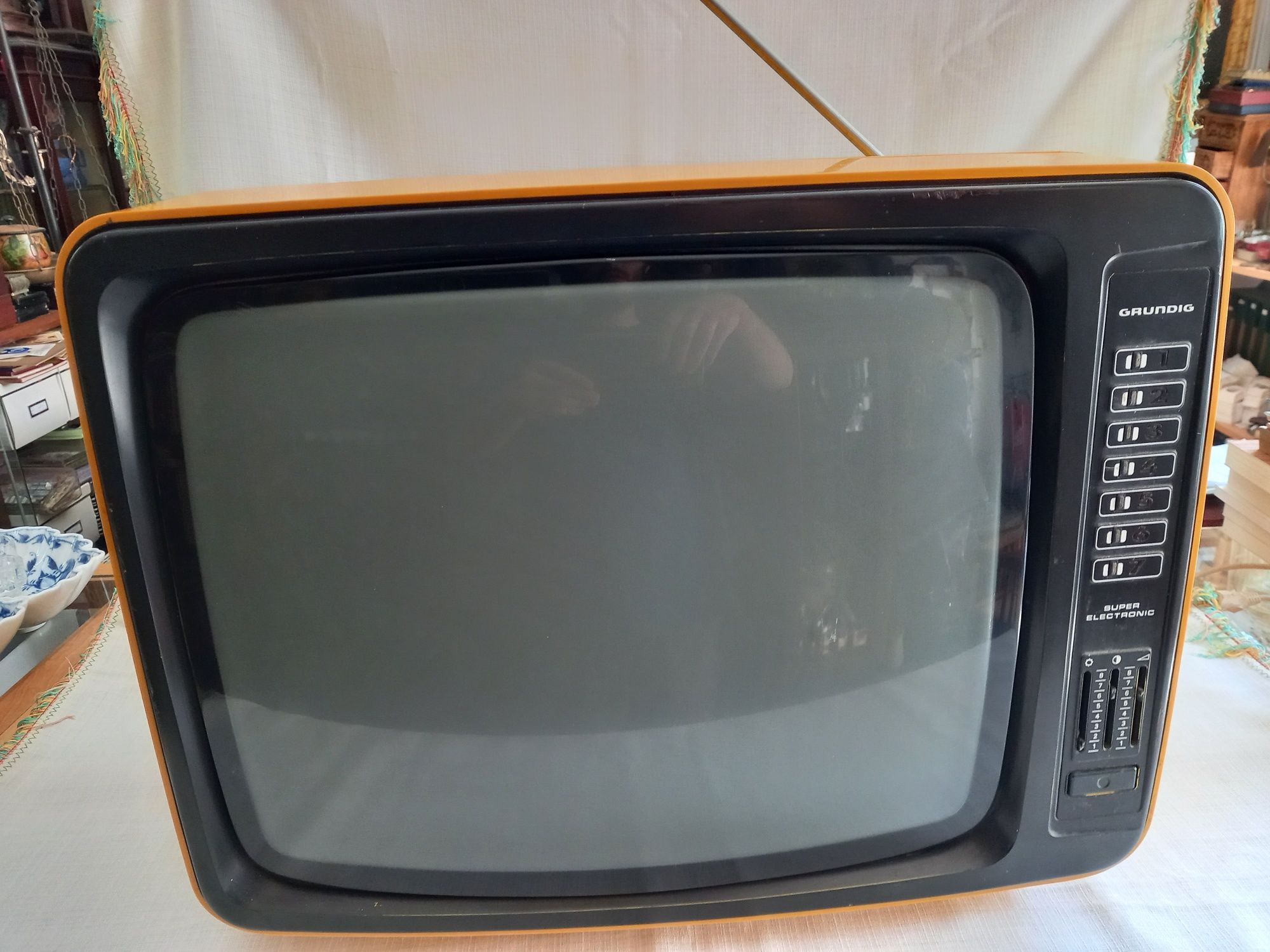 Televisao tv vintage grundig