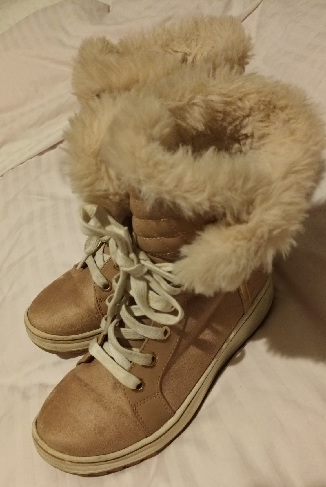 Buty , trzewiki, śniegowce
