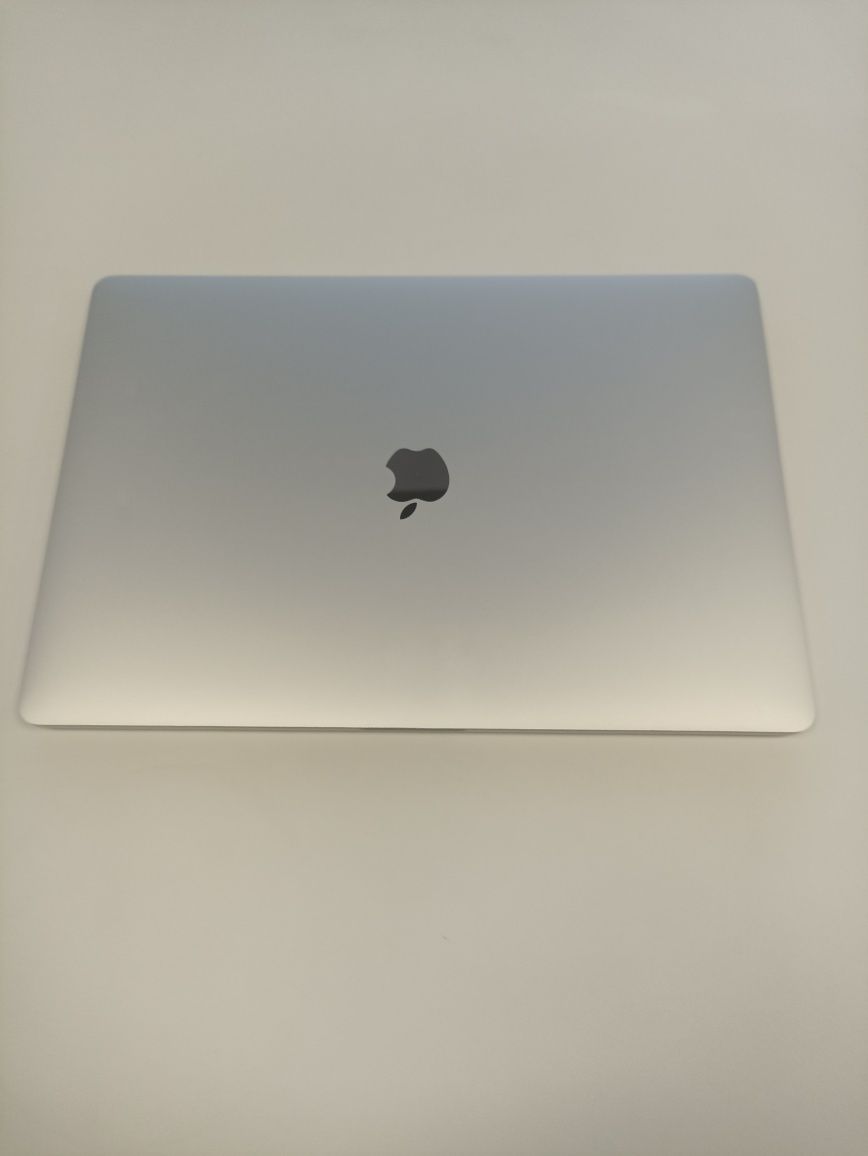 MacBook Pro 16 2019 i7/16/512+адаптер usb/hdmi/type-c і magic mouse