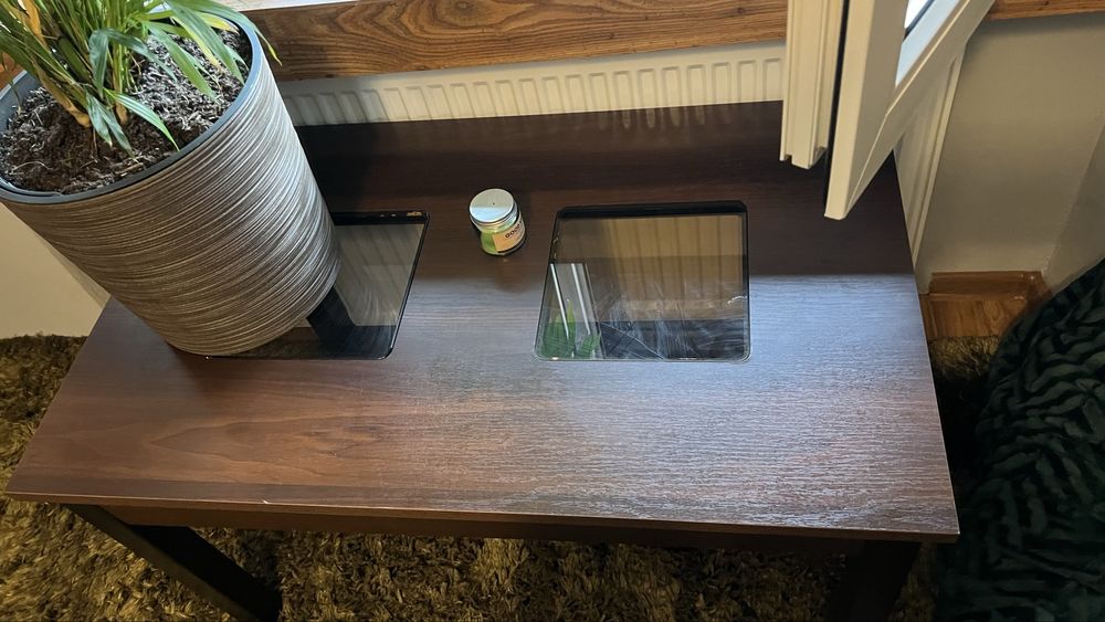 Stoliczek stolik ciemny piękny stan