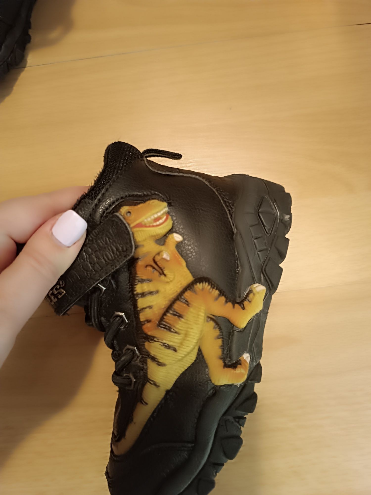 Продам Демі чобітки Dinosoles