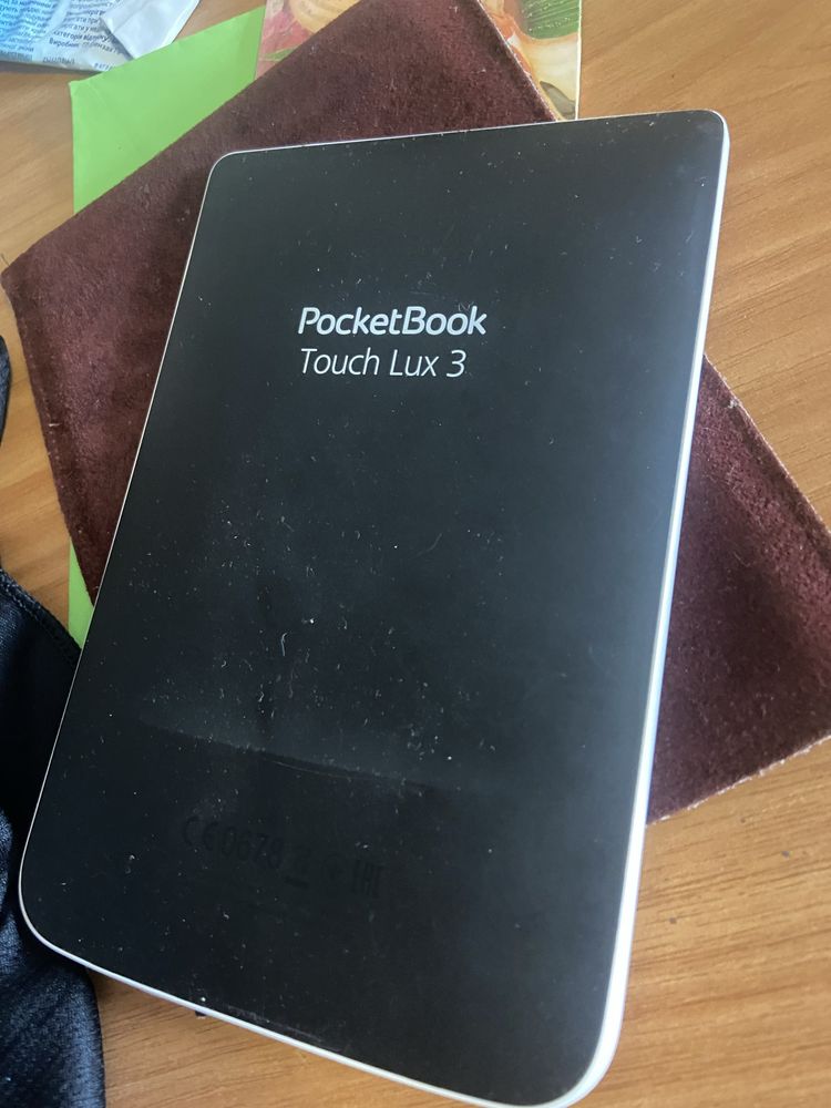 Електронна кника PocketBook TouchLux 3 біла