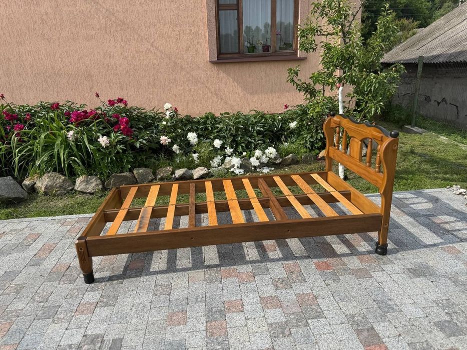Ліжко  дерев'яне