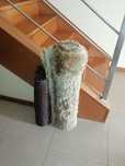 1 tapete  castanho com 60 cm por 1,2m, e 1 tapetao com 1m por 1,5m