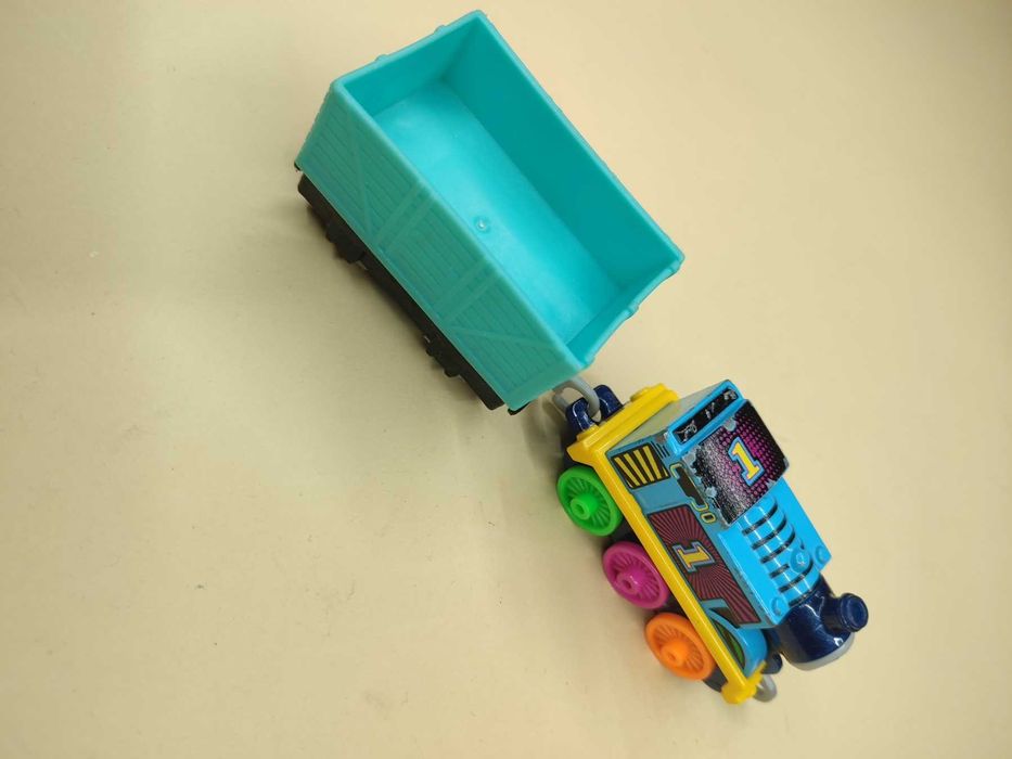 Машинка паравоз з причепом