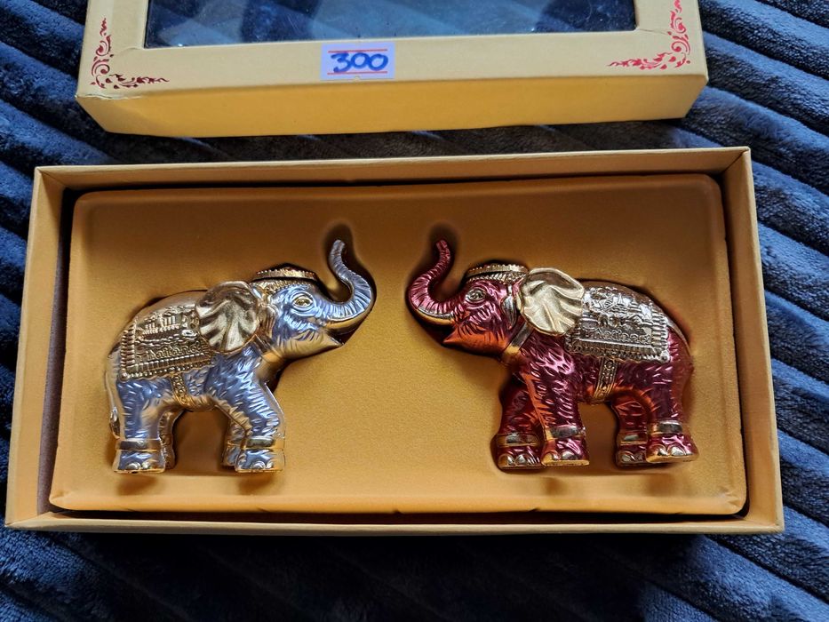 Dwa metalowe słonie pamiątka z Tajlandii