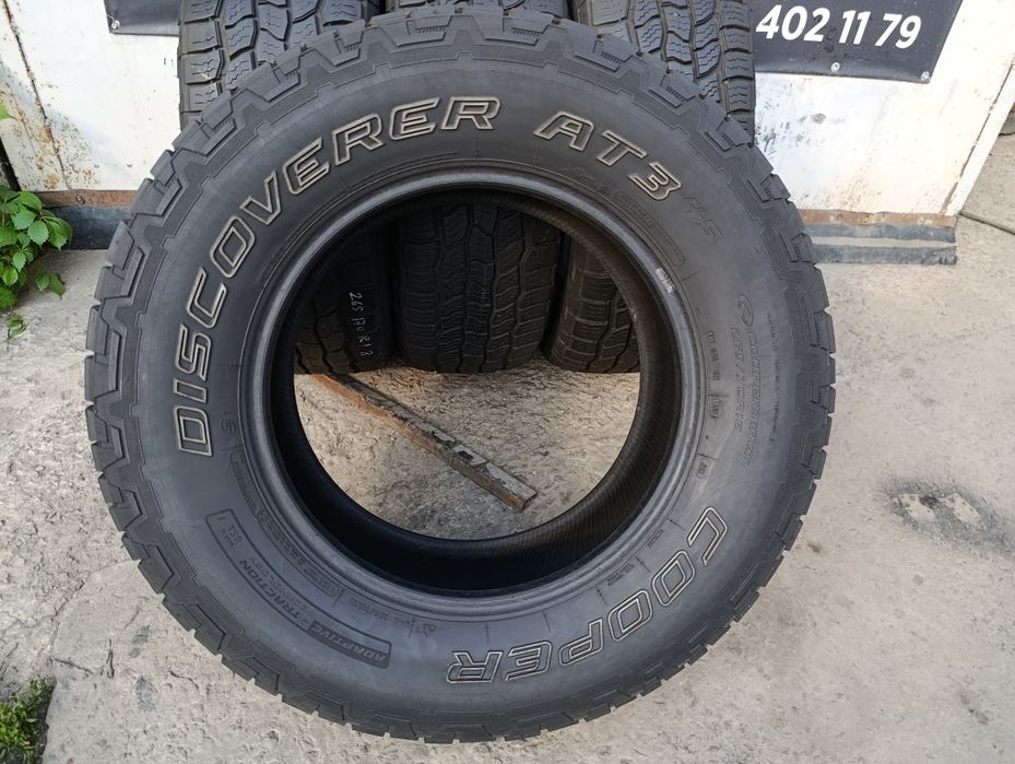 Продам комплект шин 265/70-18 Cooper Discoverer A/T3