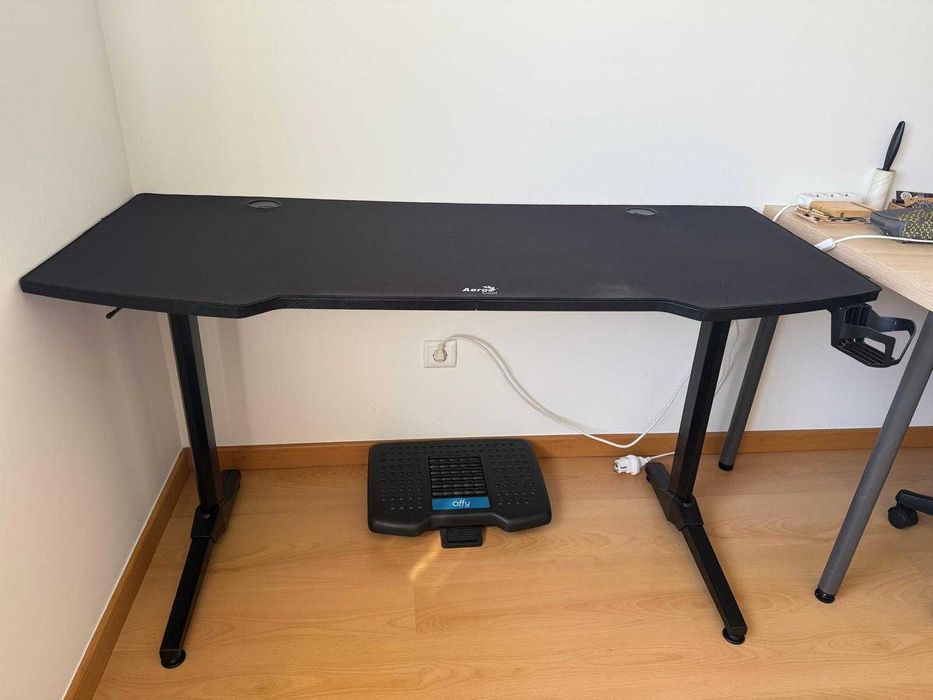 Secretária gamer preta Aerocool ACD2