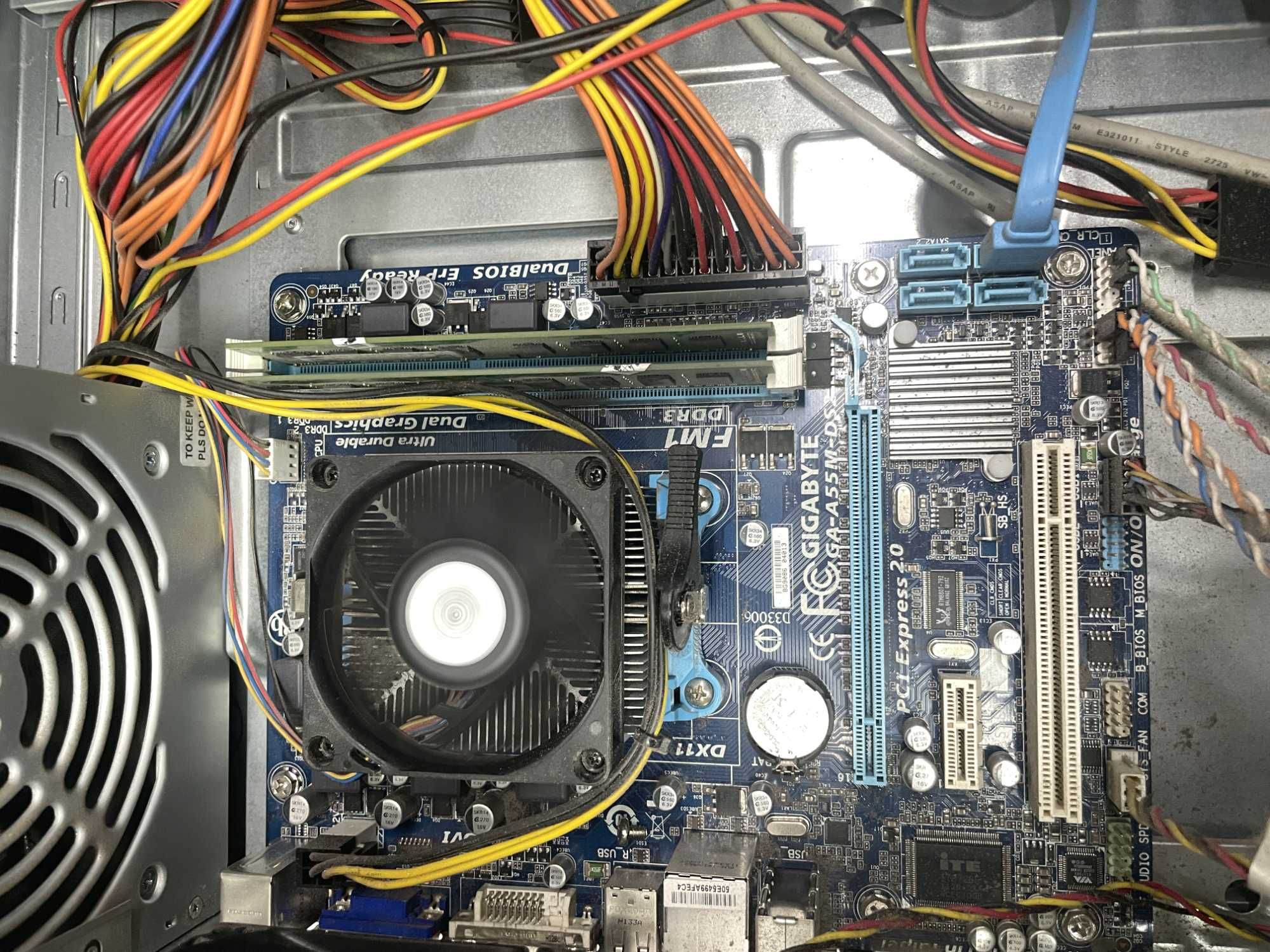 Компьютер Gigabyte GA-A55M-DS2 sFM1 и процессор AMD A6-3500