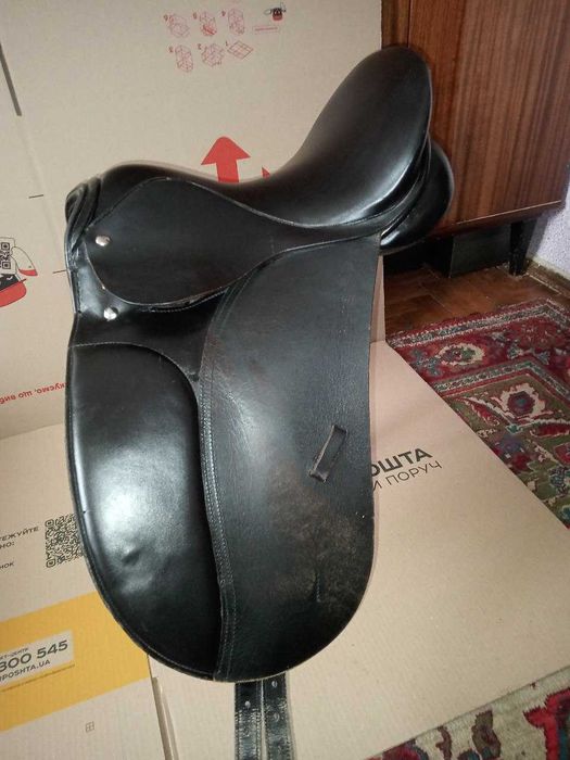 Продам  выездковое седло Rider для лошади б/у