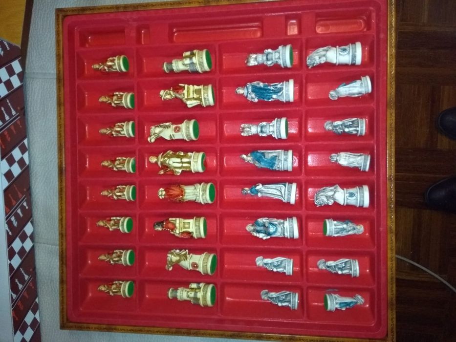 Jogos Xadrez lindíssimos e novos. Nunca foram manuseados.