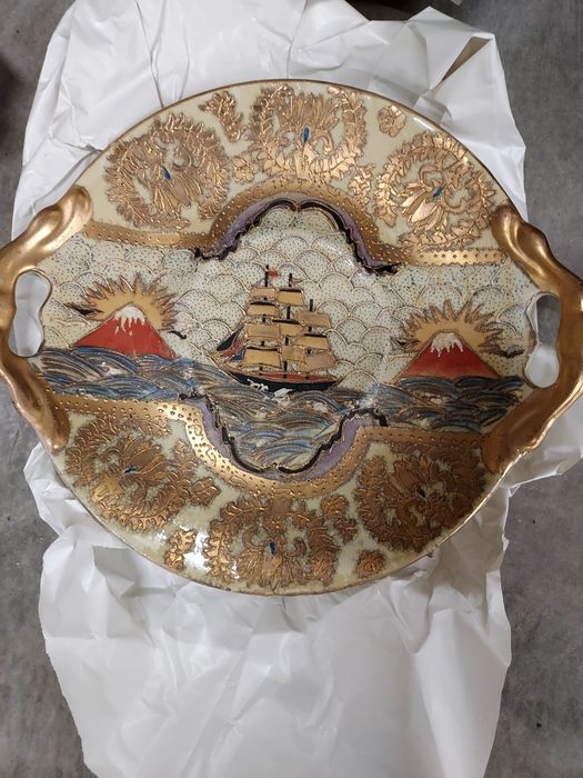 Prato em porcelana antigo