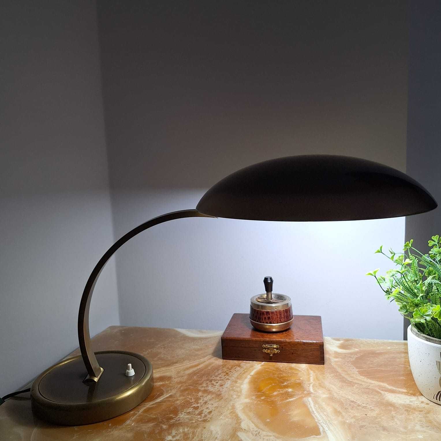 Candeeiro de mesa KAISER IDELL 6751. Kaiser 6751 table lamp