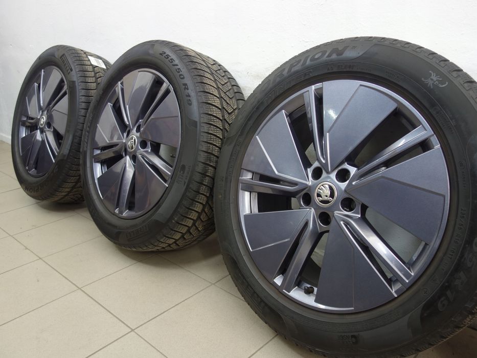 235/55R19 255/50R19 Koła zimowe Skoda OE Enyaq Pirelli jak nowe 4x7mm