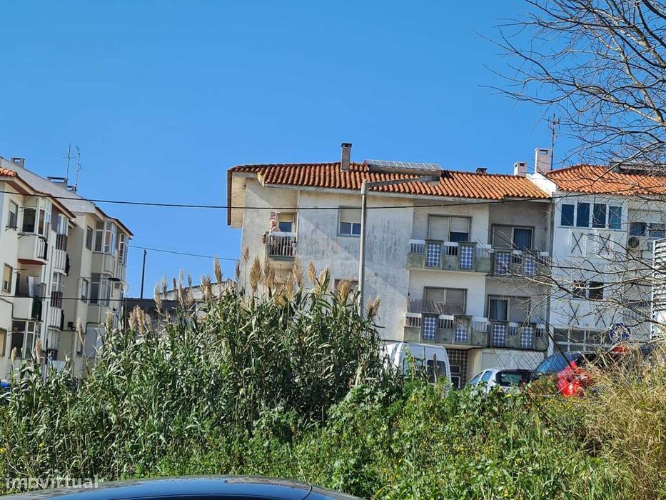 Prédio com 6 frações habitacionais