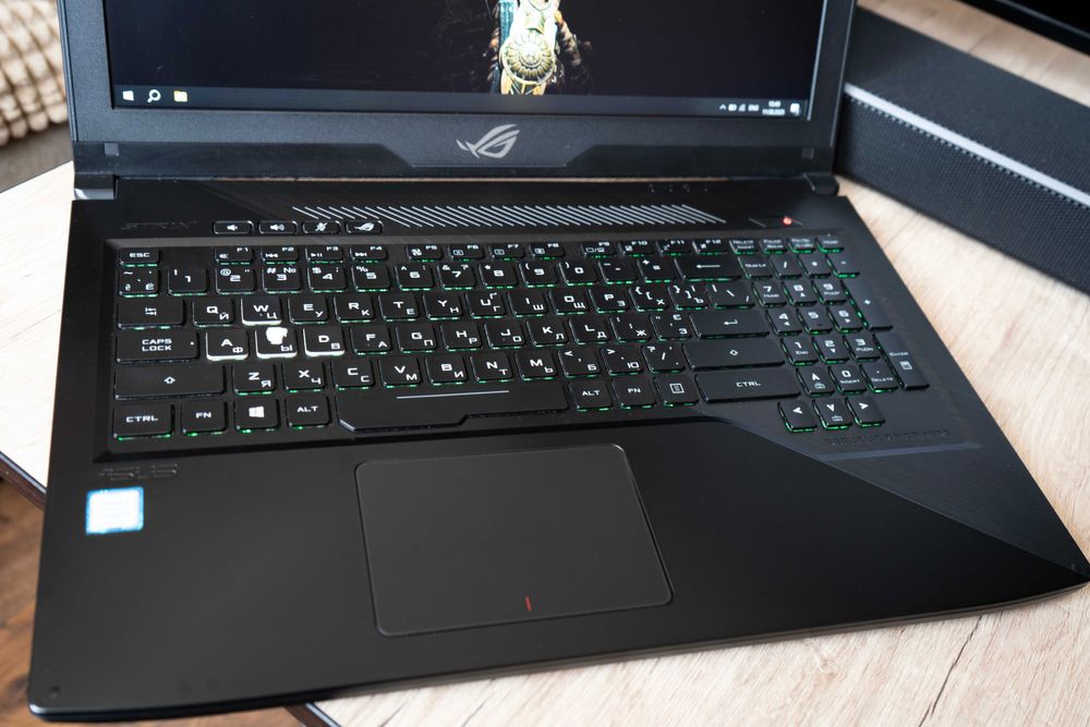 Игровой ноутбук Asus ROG Core i7 32gb SSD + HDD GTX1050 4gb