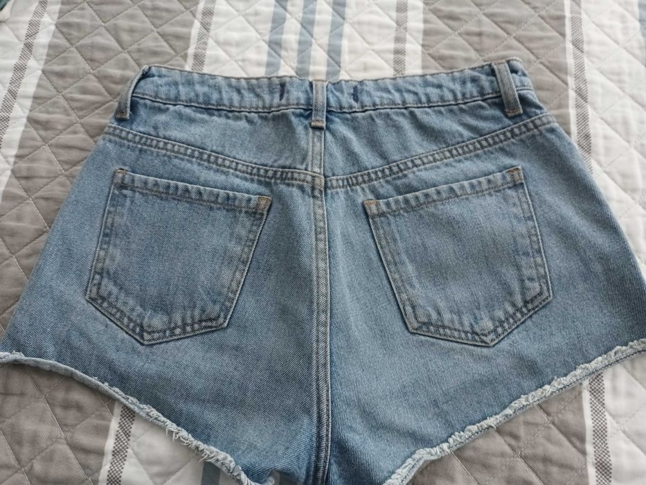 Calções de ganga curtos