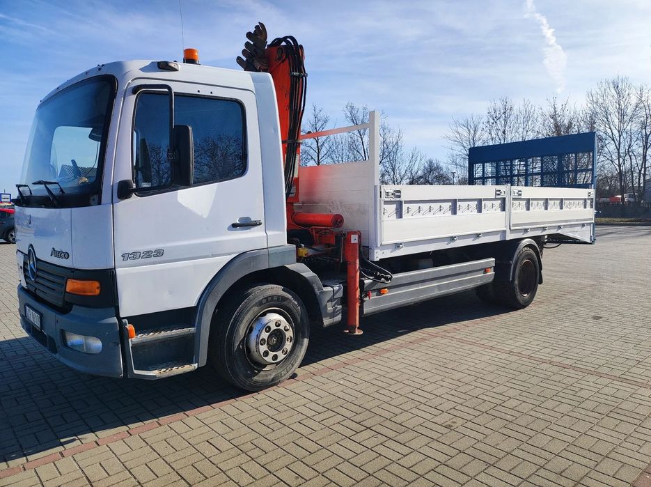 Mercedes-Benz 1323  Samochód ciężarowy specjalny Mercedes Benz Atego 1323 z najazdem