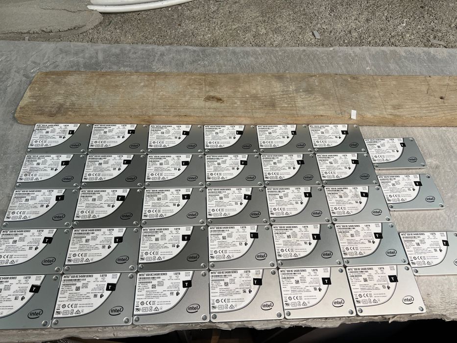 33x SSD 1.92TB Intel DC S4500 Series
