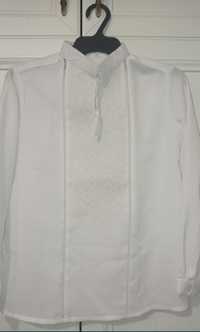 Біла вишита сорочка