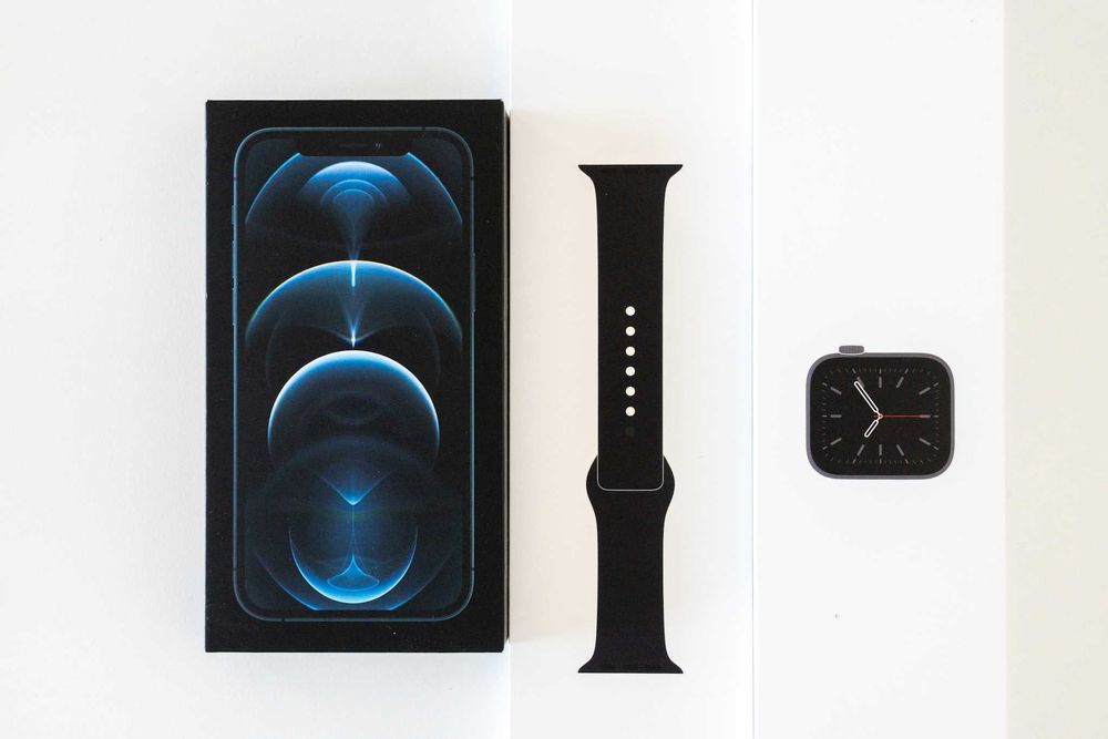 Zestaw Apple: iPhone 12 Pro + Apple Watch 6 – zadbane, z pudełkami