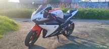 Yamaha yzf r125.