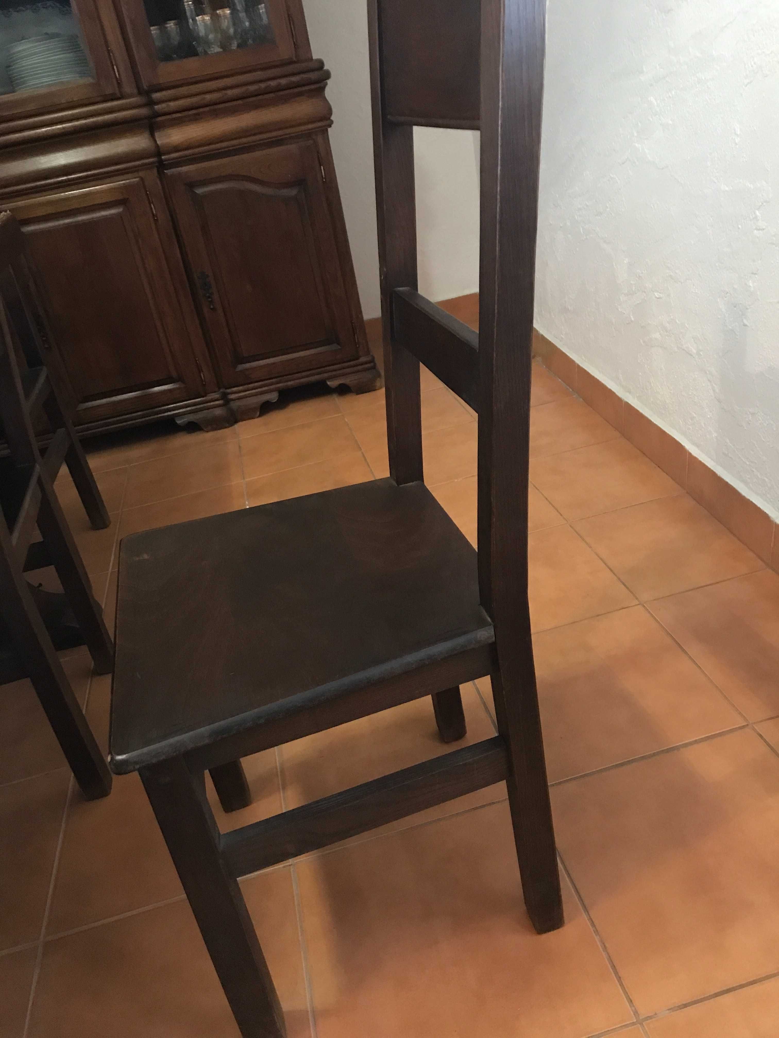 vendo mesa e cadeiras