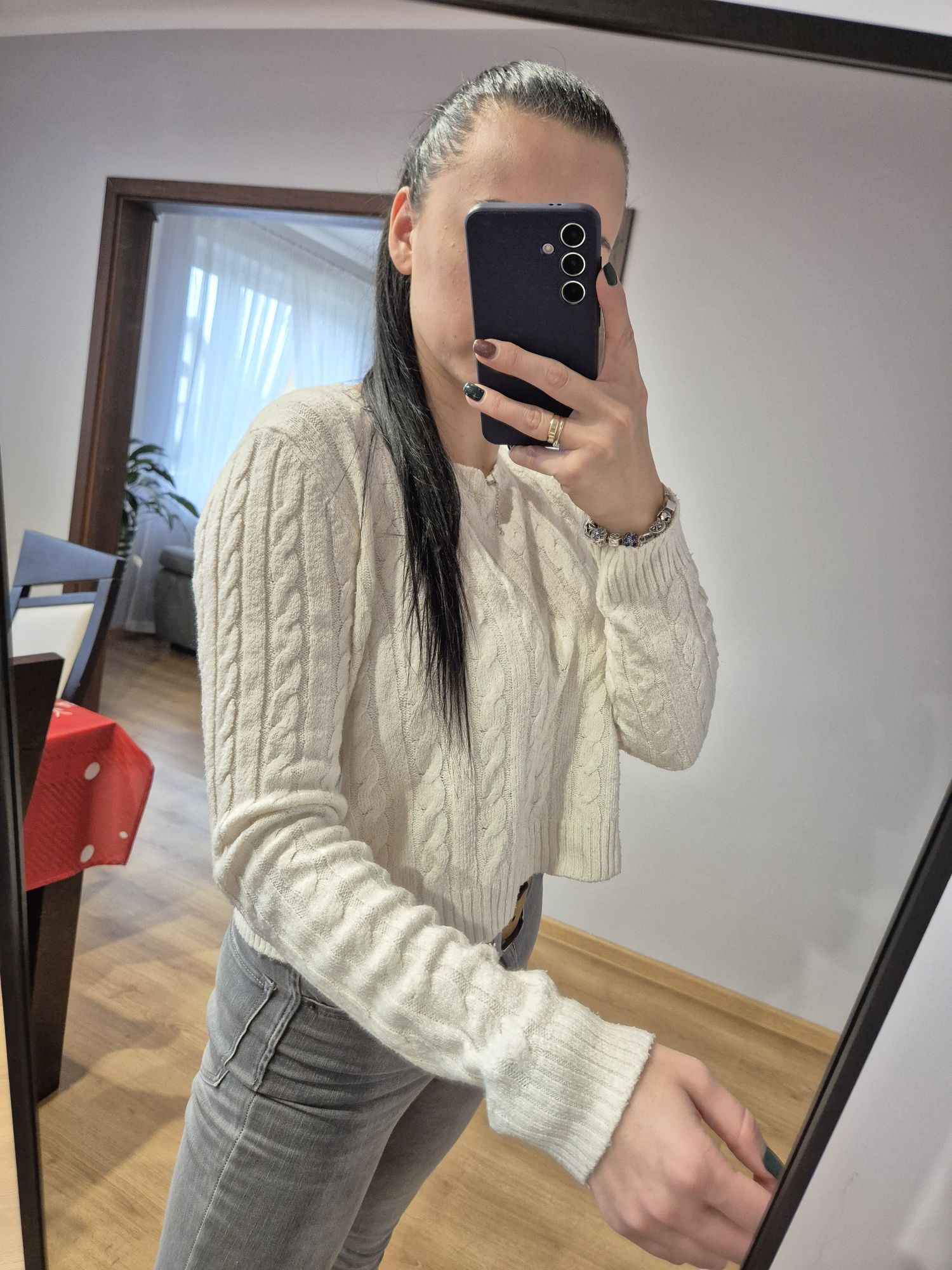 Sweterek dzianinowy bialy kremowy S M stradivarius