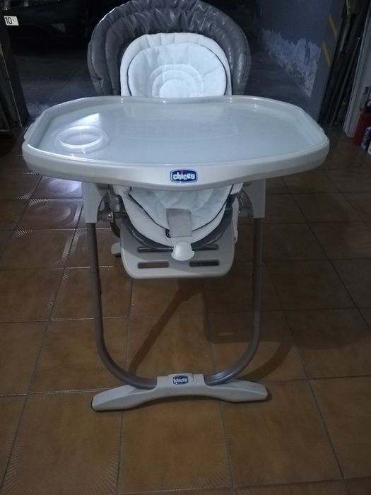 Cadeira de criança para comer