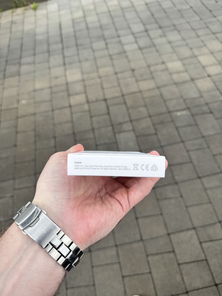 Продам airtag 4 шт