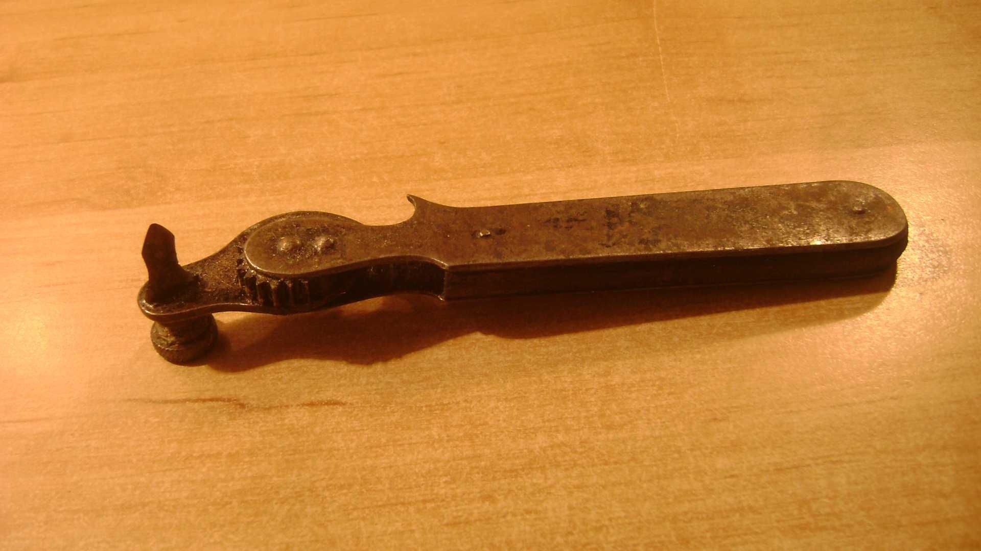 Starocie z PRL - Stare narzędzia Gerlach = Otwieracz do konserw UNIKAT