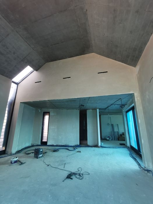 Solidne tynki i wylewki maszynowe/Ocieplanie pianą poliuretanową