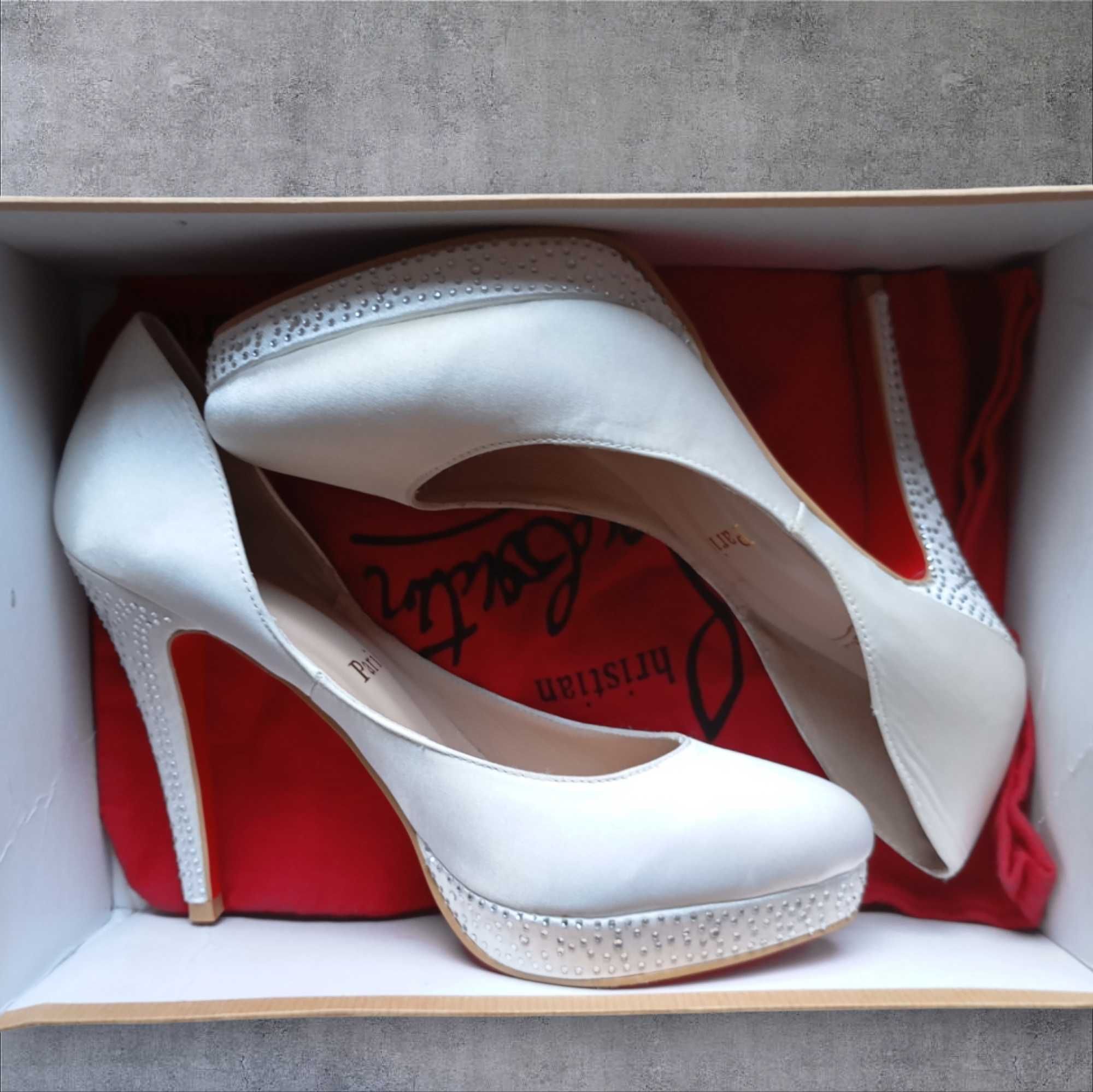 Szpilki ślubne Louboutin satyna dżety 25,5 rozm 40